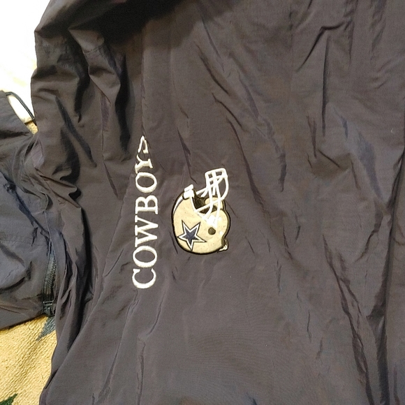 Dallas Cowboys Hooded Rain Jacket Bad Zipper - Picture 4 of 5
